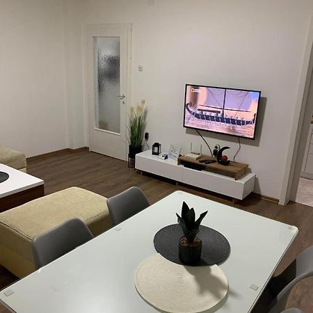 Mar Lux Apartment Kumanovo Bagian luar foto