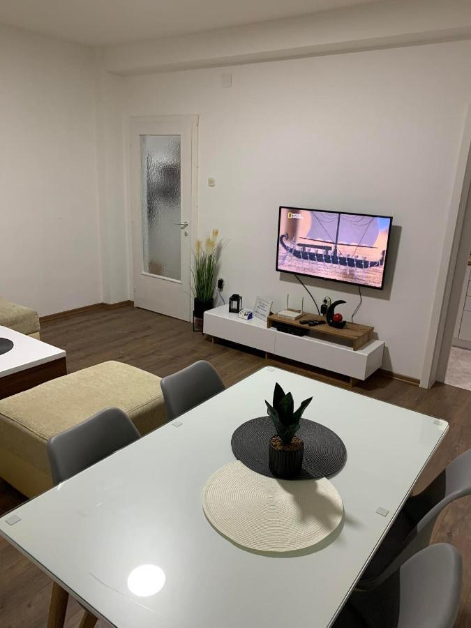 Mar Lux Apartment Kumanovo Bagian luar foto