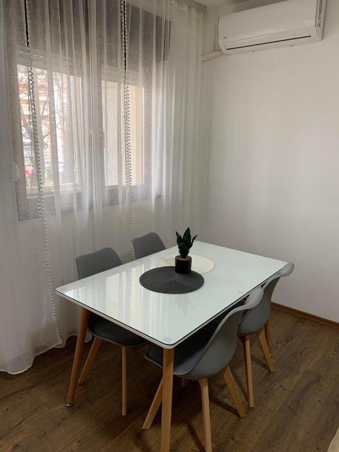Mar Lux Apartment Kumanovo Bagian luar foto
