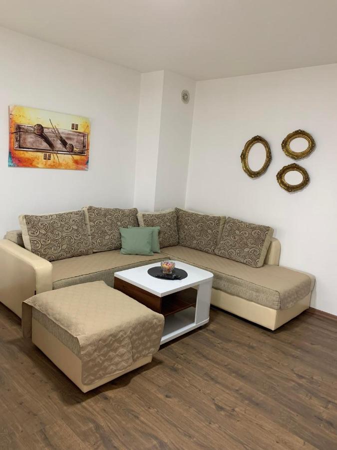 Mar Lux Apartment Kumanovo Bagian luar foto