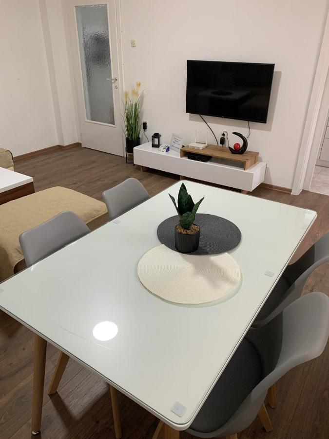 Mar Lux Apartment Kumanovo Bagian luar foto