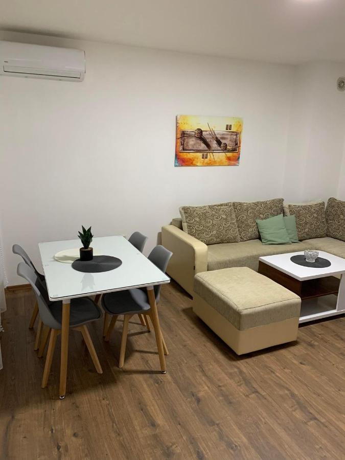 Mar Lux Apartment Kumanovo Bagian luar foto