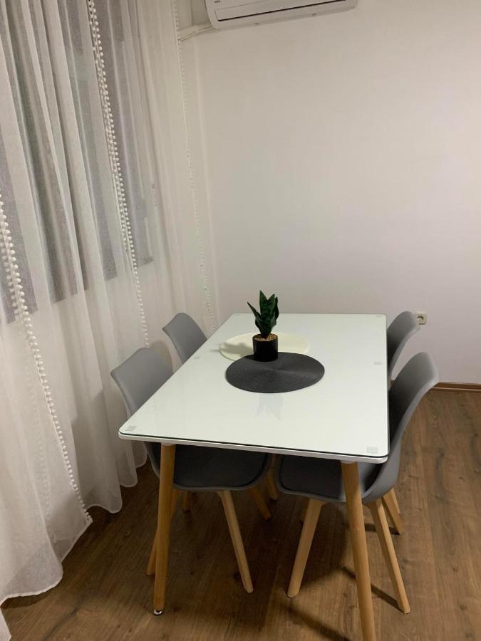 Mar Lux Apartment Kumanovo Bagian luar foto