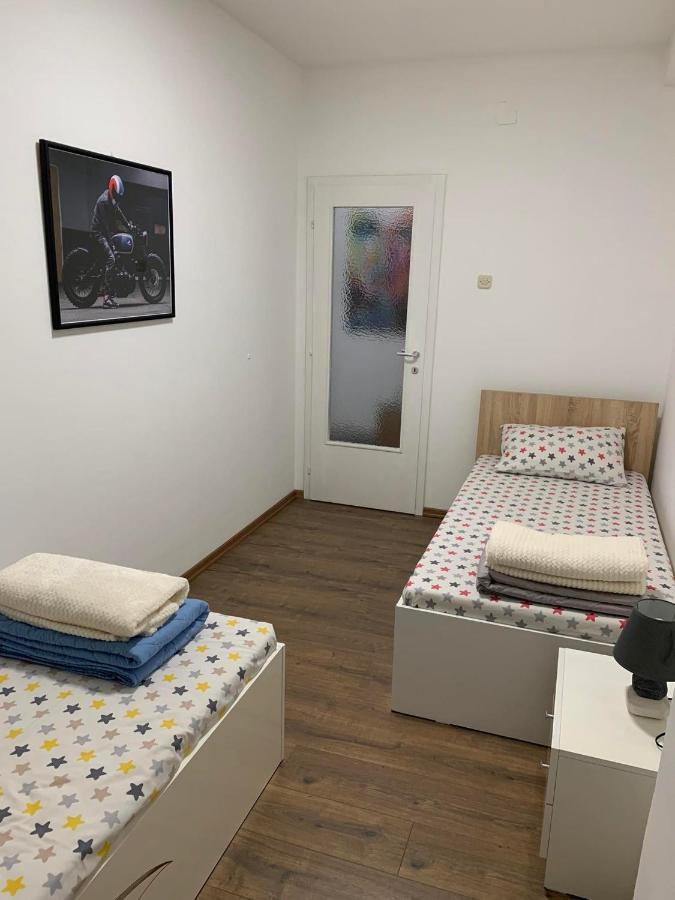 Mar Lux Apartment Kumanovo Bagian luar foto