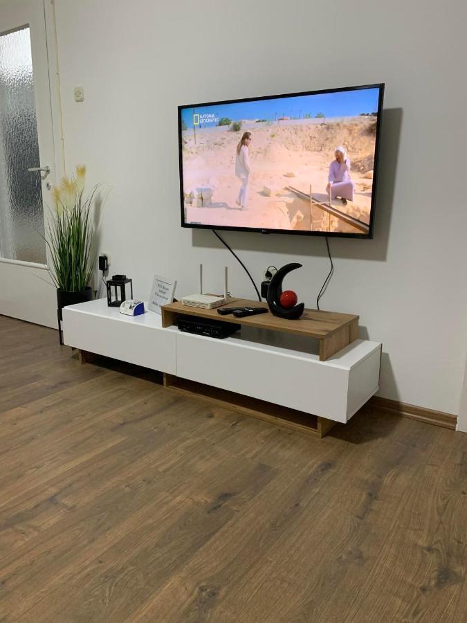 Mar Lux Apartment Kumanovo Bagian luar foto