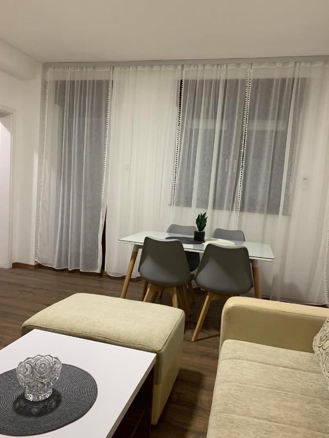 Mar Lux Apartment Kumanovo Bagian luar foto