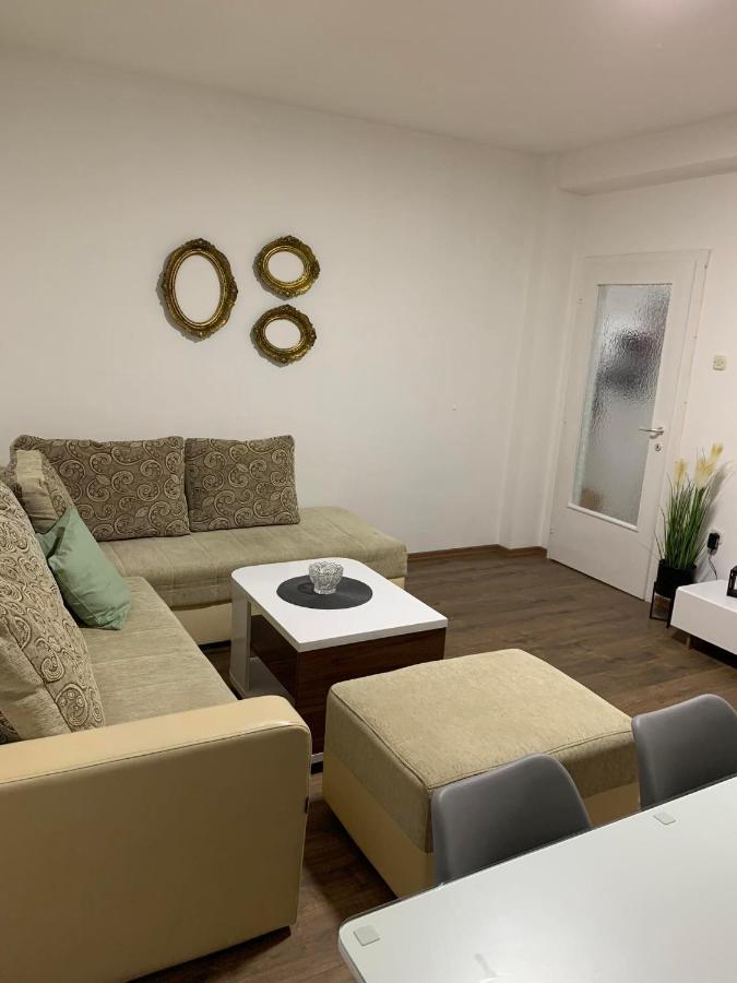 Mar Lux Apartment Kumanovo Bagian luar foto