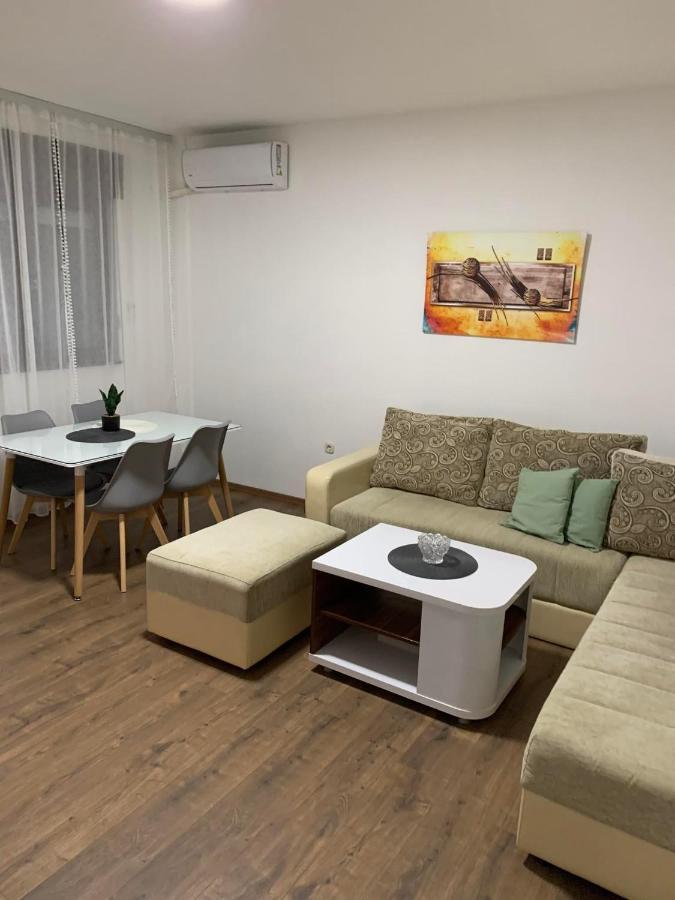 Mar Lux Apartment Kumanovo Bagian luar foto